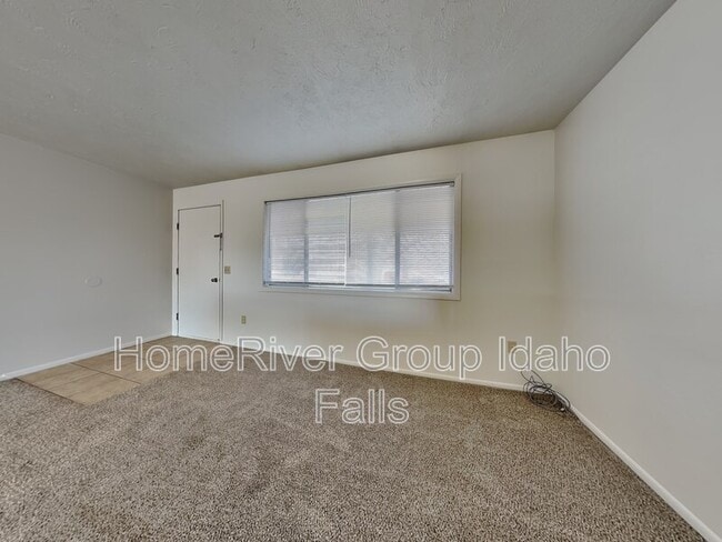 Building Photo - 380 Ladino Dr