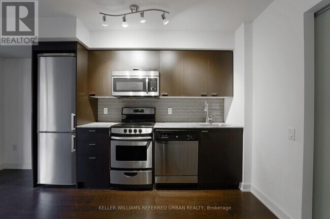Photo du bâtiment - 775-775 King St W