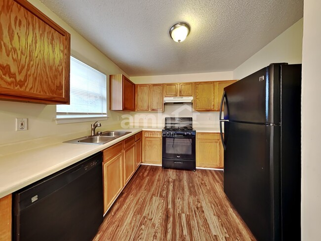 Foto del edificio - 4448 Idlewood Park