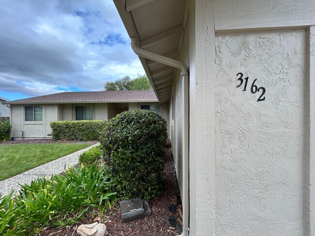Foto del edificio - Spacious 4-Bedroom 2.5 Bath Single-Story H...