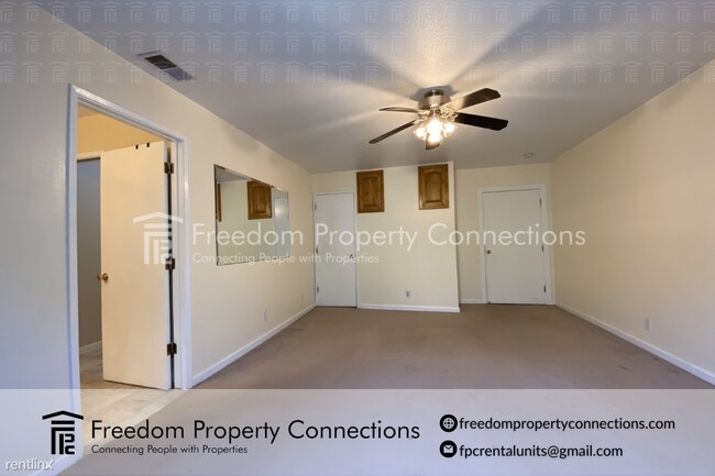 Foto del edificio - Studio, 1 bath Triplex - 1176 Pino Solo Dr...