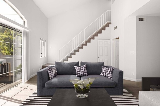 Foto del edificio - Nova Townhomes