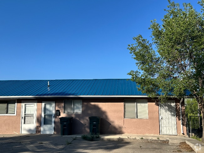 Building Photo - 305 S Country Club Dr