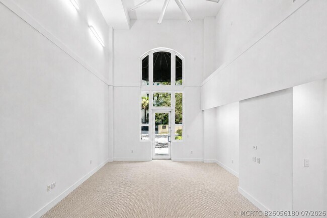 Foto del edificio - 701 S Olive Ave