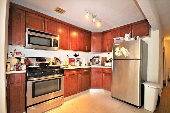 Foto del edificio - 678 Willoughby Ave