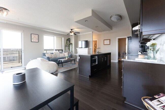 Building Photo - Downtown Executive Condo Living!   2+DEN * Gym * Lounge* Parking * AVAIL Sept 1!