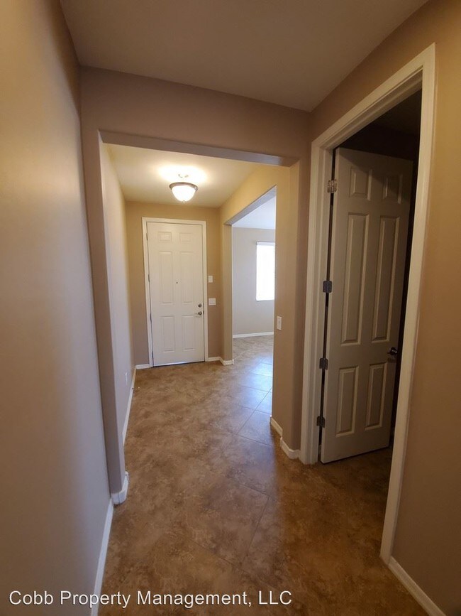 Building Photo - 5 br, 3.5 bath House - 801 W Camino Capria
