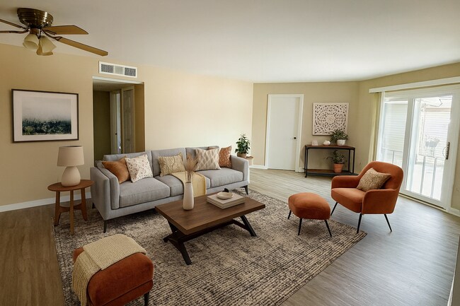 Foto del edificio - W169N11404 Biscayne Dr