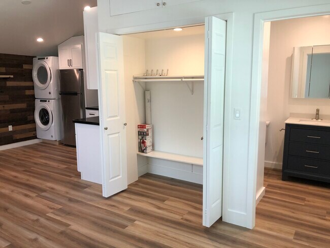 Foto del edificio - 7539 Royer Ave