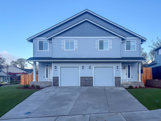 Building Photo - 505 NW Hillcrest Dr