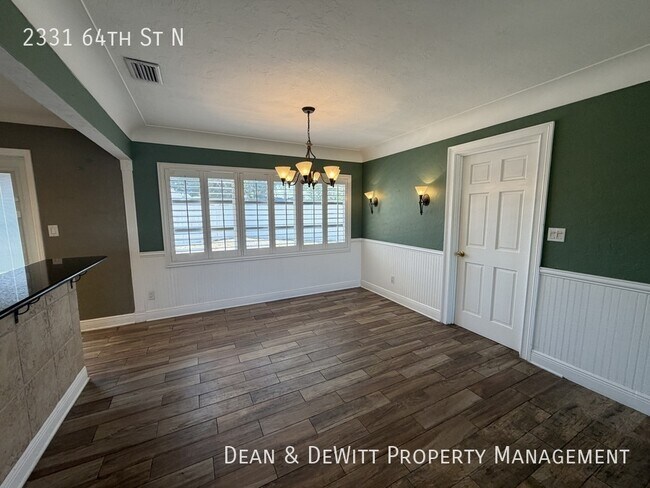 Foto del edificio - 2331 64th St N