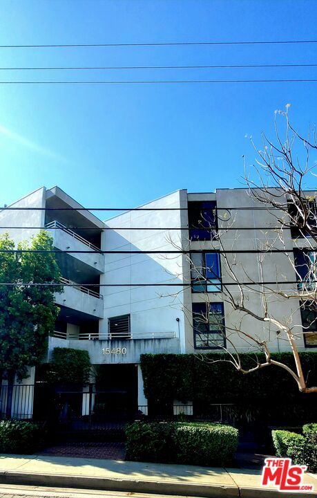 front of bldg - 15480 Antioch St