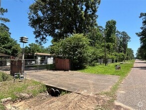 Building Photo - 133 Cherokee Ln