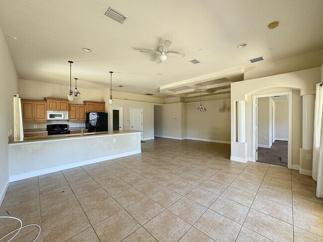 Building Photo - 3977 Foothill Dr