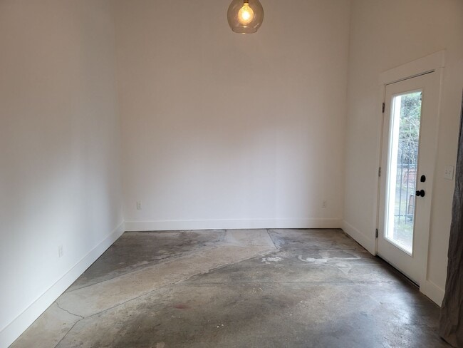 Building Photo - 7008 NE Rodney Ct