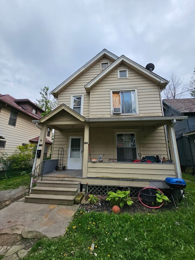 Building Photo - 224 Gates Ave