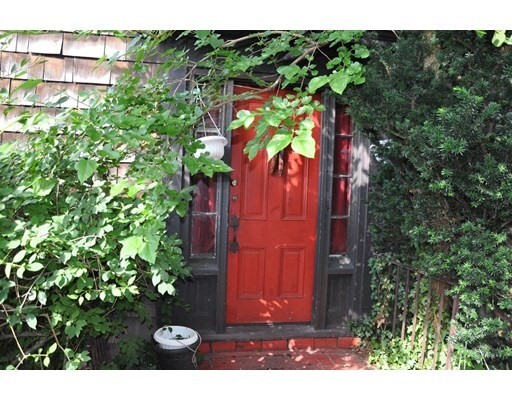Building Photo - 154 Pleasant St