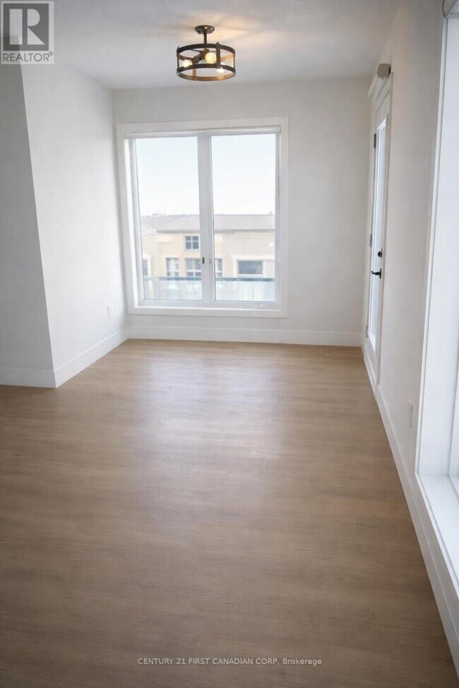 Photo du bâtiment - 1870 Aldersbrook Gate