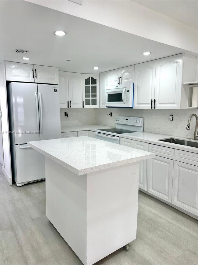 Foto del edificio - 12025 SW 10th St