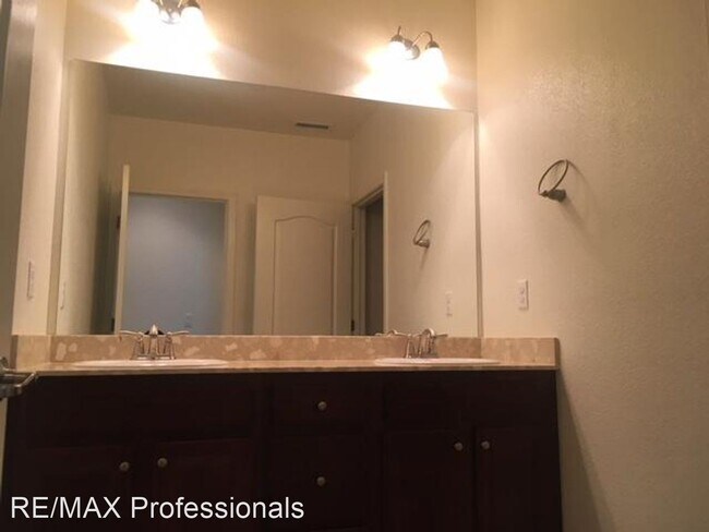 Building Photo - 4 br, 3 bath House - 2411 STROZZI