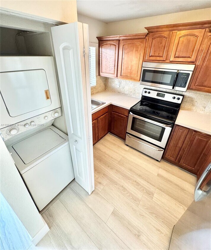 Foto principal - 6121 W 24th Ave