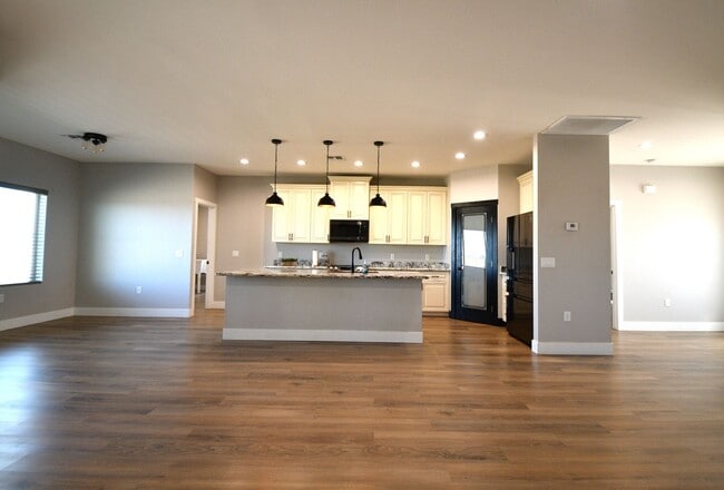 Foto del edificio - 21144 LEAVITT Ln