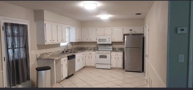 Building Photo - 115 Sandlewood Cir