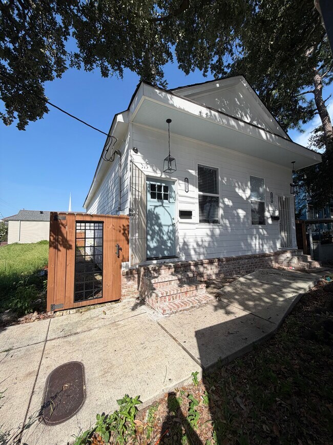 Building Photo - 2235 Louisiana Ave
