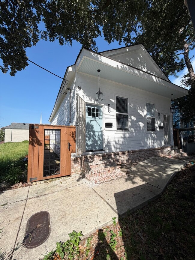 Building Photo - 2235 Louisiana Ave