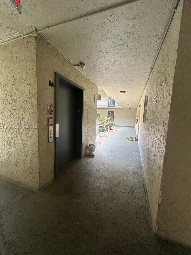 Foto del edificio - 1800 SW 81st Ave