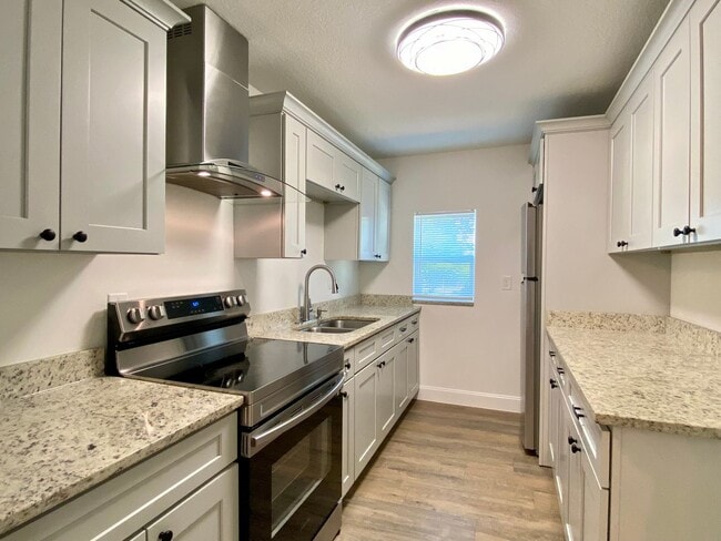 Building Photo - ONE MONTH FREE! Second Floor 2 Bed, 1 Bath...