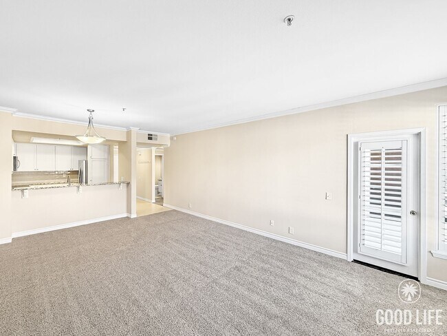 Foto del edificio - Beautiful 1B/1.5BA Upgraded Condo w/ Washer/Dryer and Private Patio!