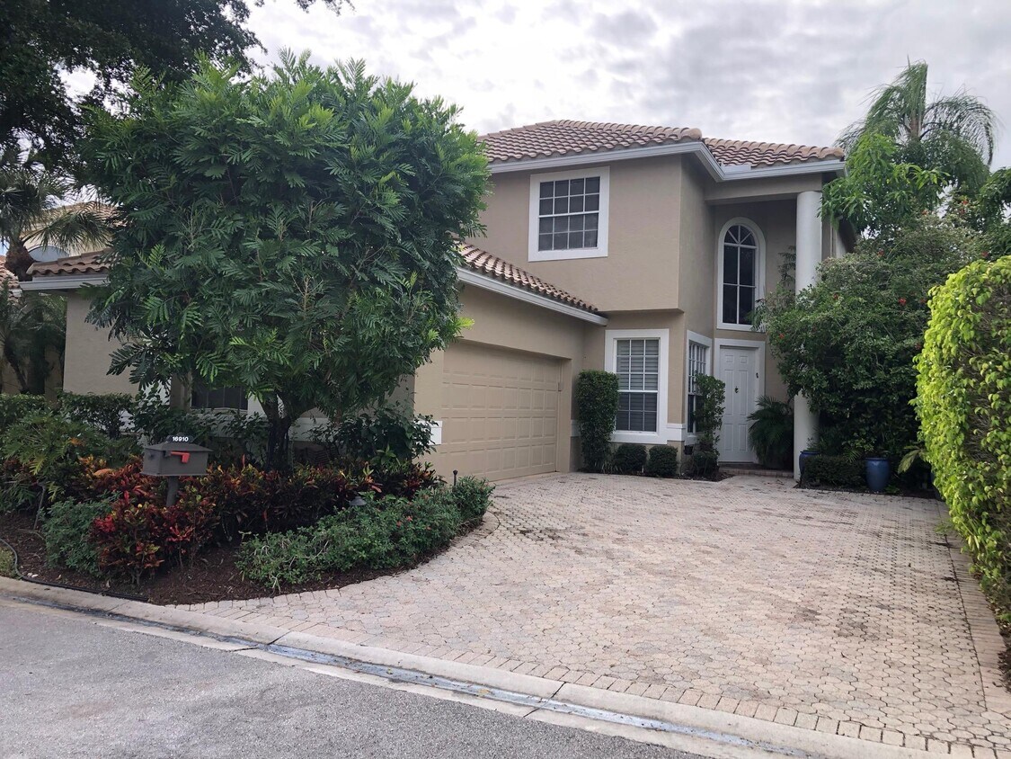Primary Photo - 16910 Knightsbridge Ln