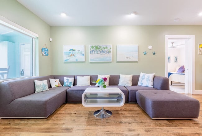 Building Photo - 212 SW 2nd Pl