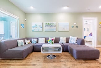 Building Photo - 212 SW 2nd Pl