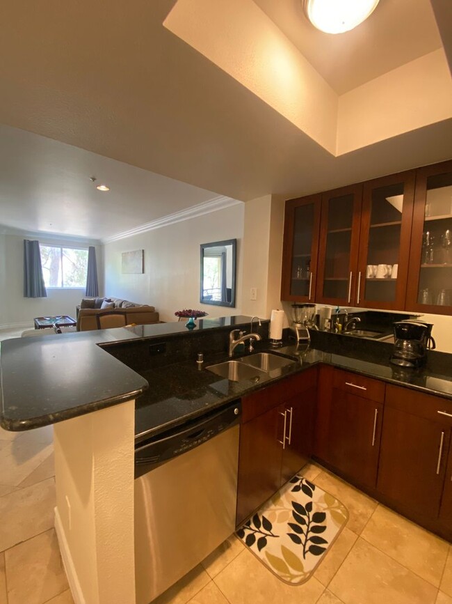 Building Photo - Lovely furnished 2 bedroom at The Meridian...