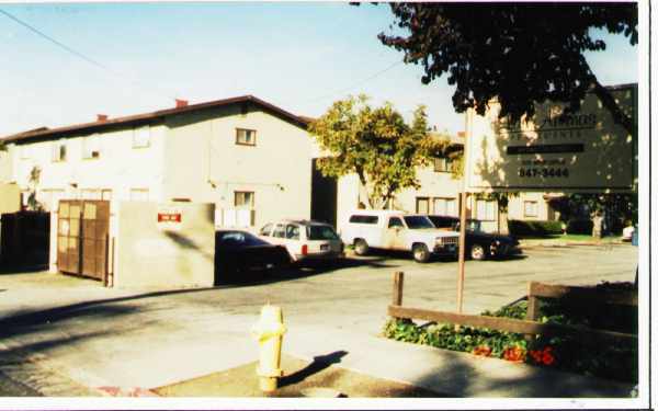 Building Photo - Los Animas Apartments