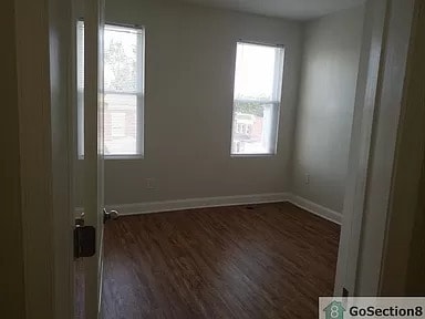Building Photo - Stunning 3 Bedrooms