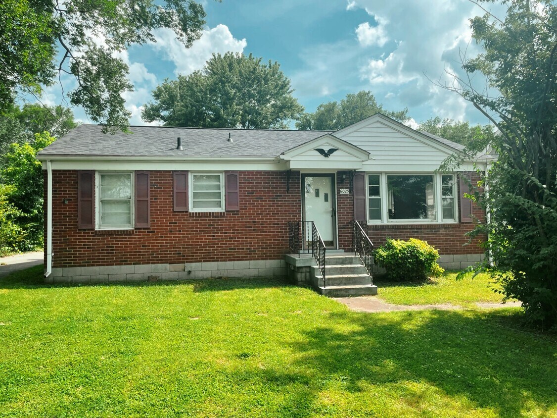 Primary Photo - 6025 Robertson Ave