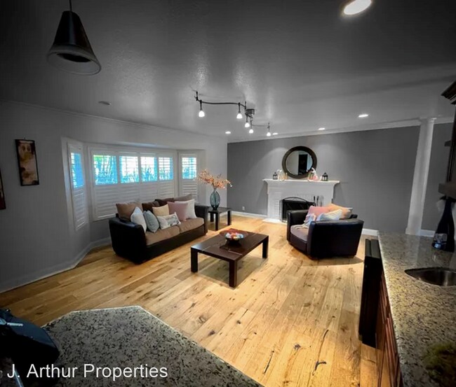 Building Photo - 4 br, 2.5 bath House - 1806 Curtner Ave