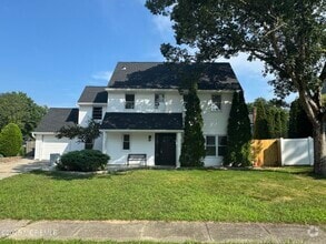Building Photo - 1 Maplewood Ct