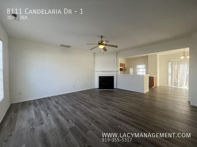 Foto del edificio - 8111 Candelaria Dr