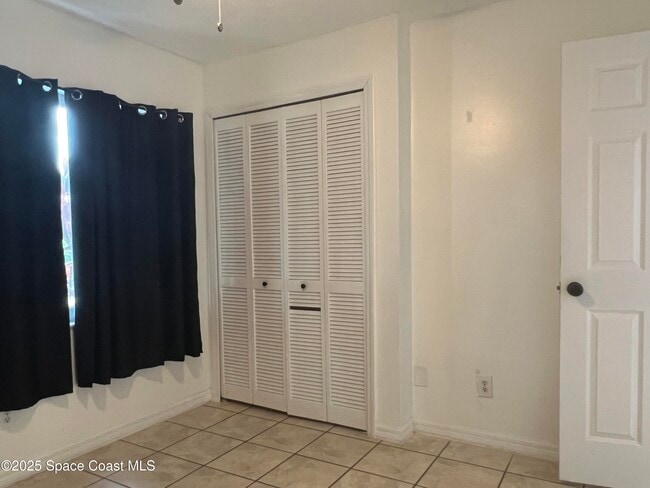Building Photo - 499 Alesio Ave SE