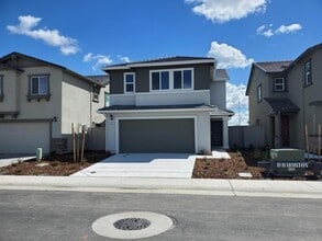 Building Photo - 2057 Shady Tree Cir