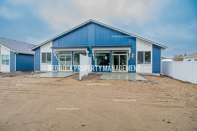 Building Photo - 710 S Crescent Ln