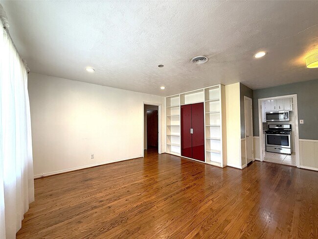 Foto del edificio - 3419 Linkwood Dr