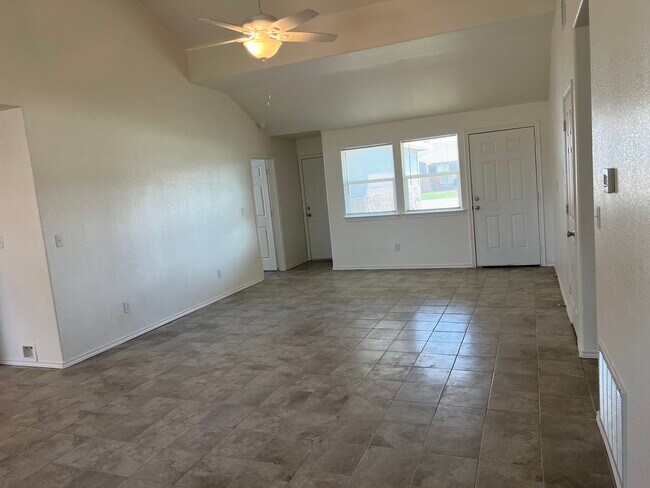 Building Photo - 409 S Cleburne Whitney Rd