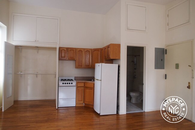 Building Photo - 61 Metropolitan Ave