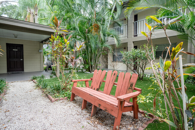 Patio - Parson's Green Courtyard Apartments