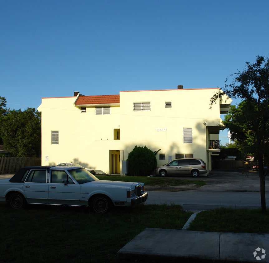 Building Photo - 629 NE 2nd Ave